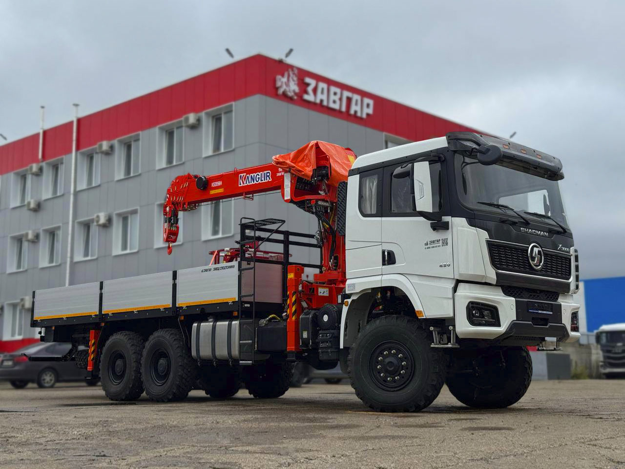 Бортовой  SHACMAN X3000 6*6 с КМУ KANGLIR KS2056H + пульт ДУ